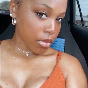 Meet your Posher, Lorin🐙💘⚡️